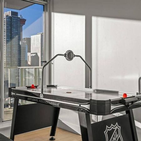 Luxury Apartment On The 9Th Floor Near Stampede, Complimentary Wine, 2 Car Ug Parking Calgary Extérieur photo