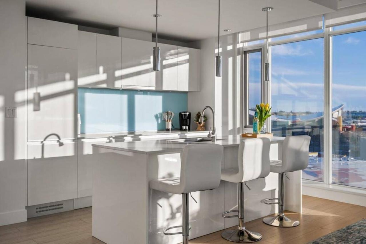 Luxury Apartment On The 9Th Floor Near Stampede, Complimentary Wine, 2 Car Ug Parking Calgary Extérieur photo