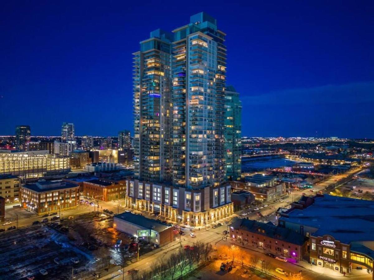 Luxury Apartment On The 9Th Floor Near Stampede, Complimentary Wine, 2 Car Ug Parking Calgary Extérieur photo