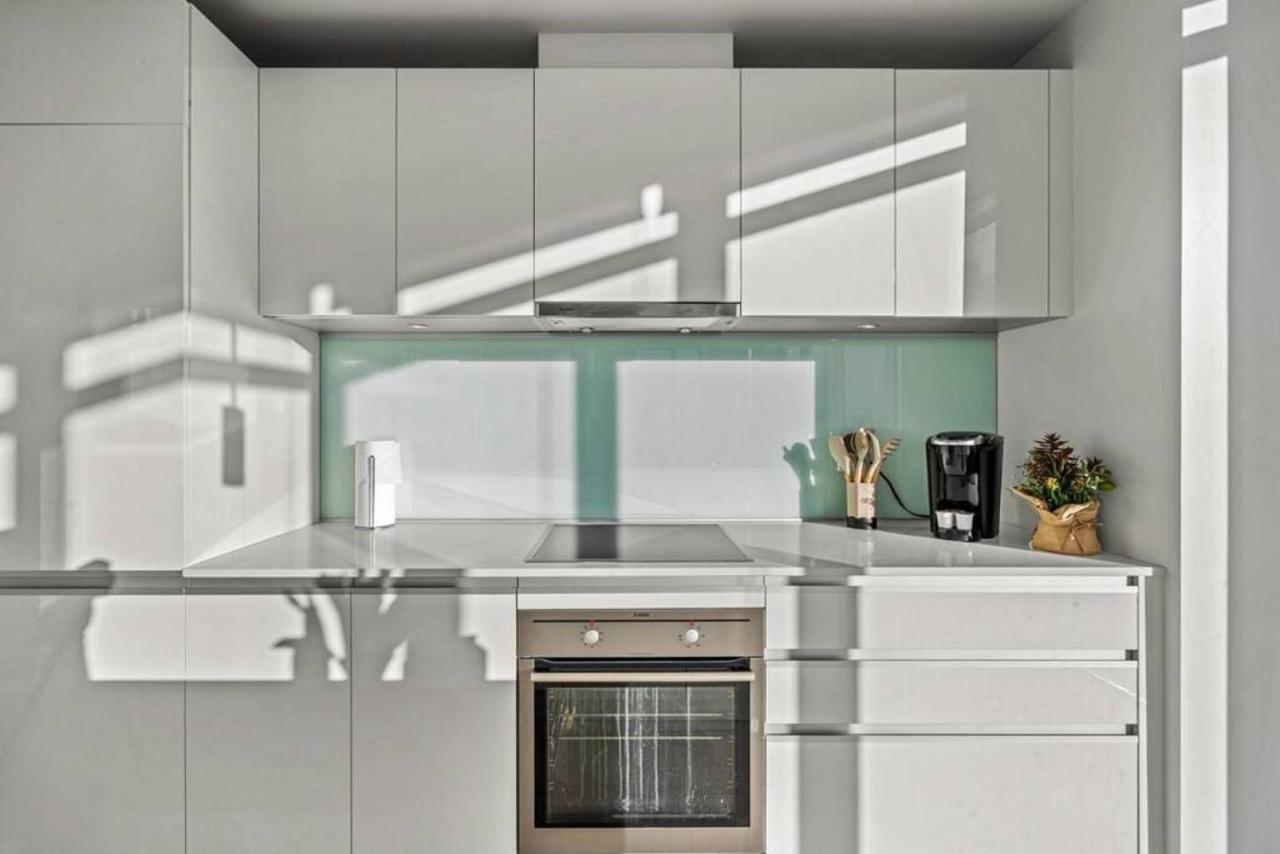 Luxury Apartment On The 9Th Floor Near Stampede, Complimentary Wine, 2 Car Ug Parking Calgary Extérieur photo