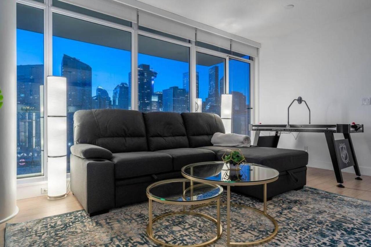 Luxury Apartment On The 9Th Floor Near Stampede, Complimentary Wine, 2 Car Ug Parking Calgary Extérieur photo