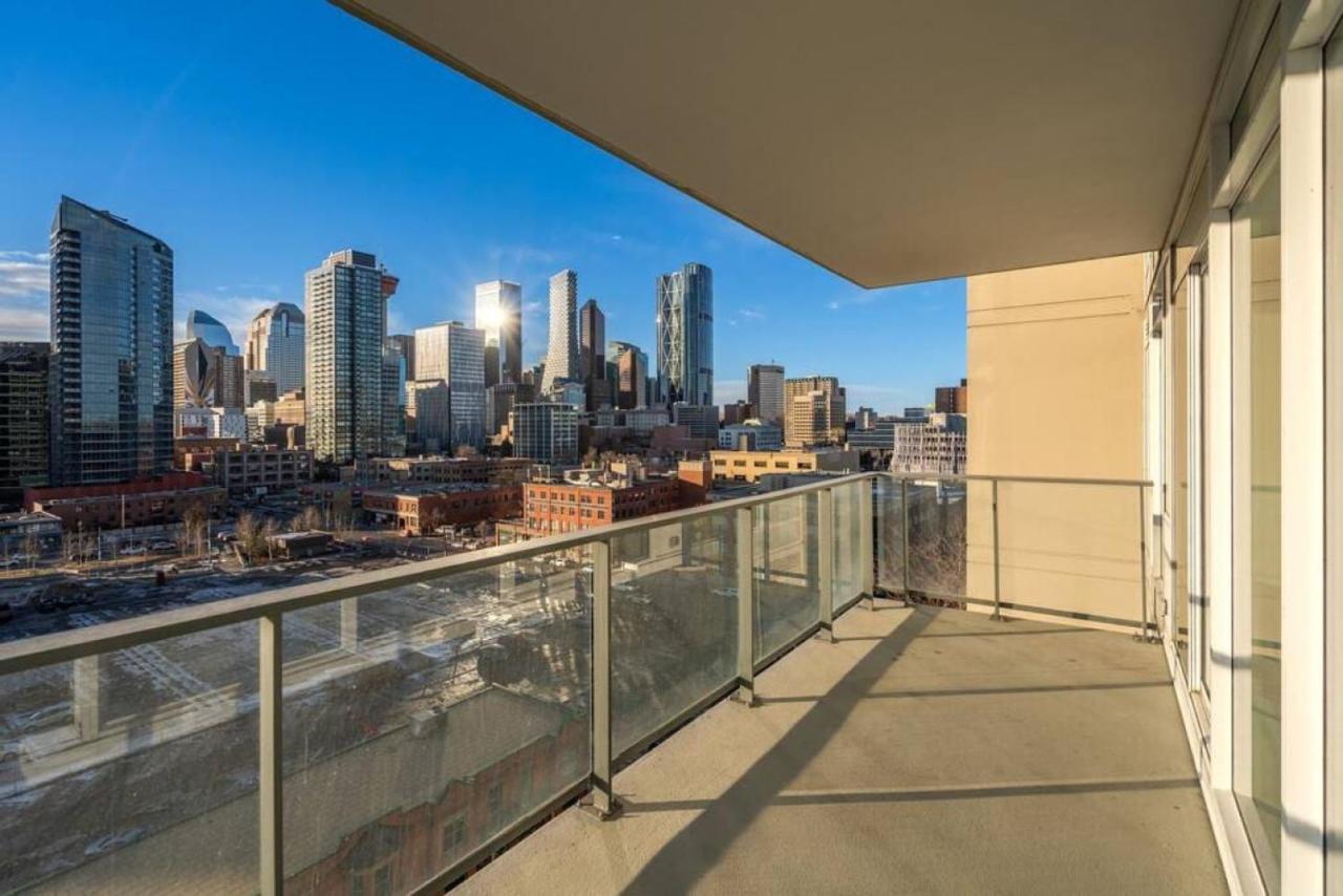 Luxury Apartment On The 9Th Floor Near Stampede, Complimentary Wine, 2 Car Ug Parking Calgary Extérieur photo