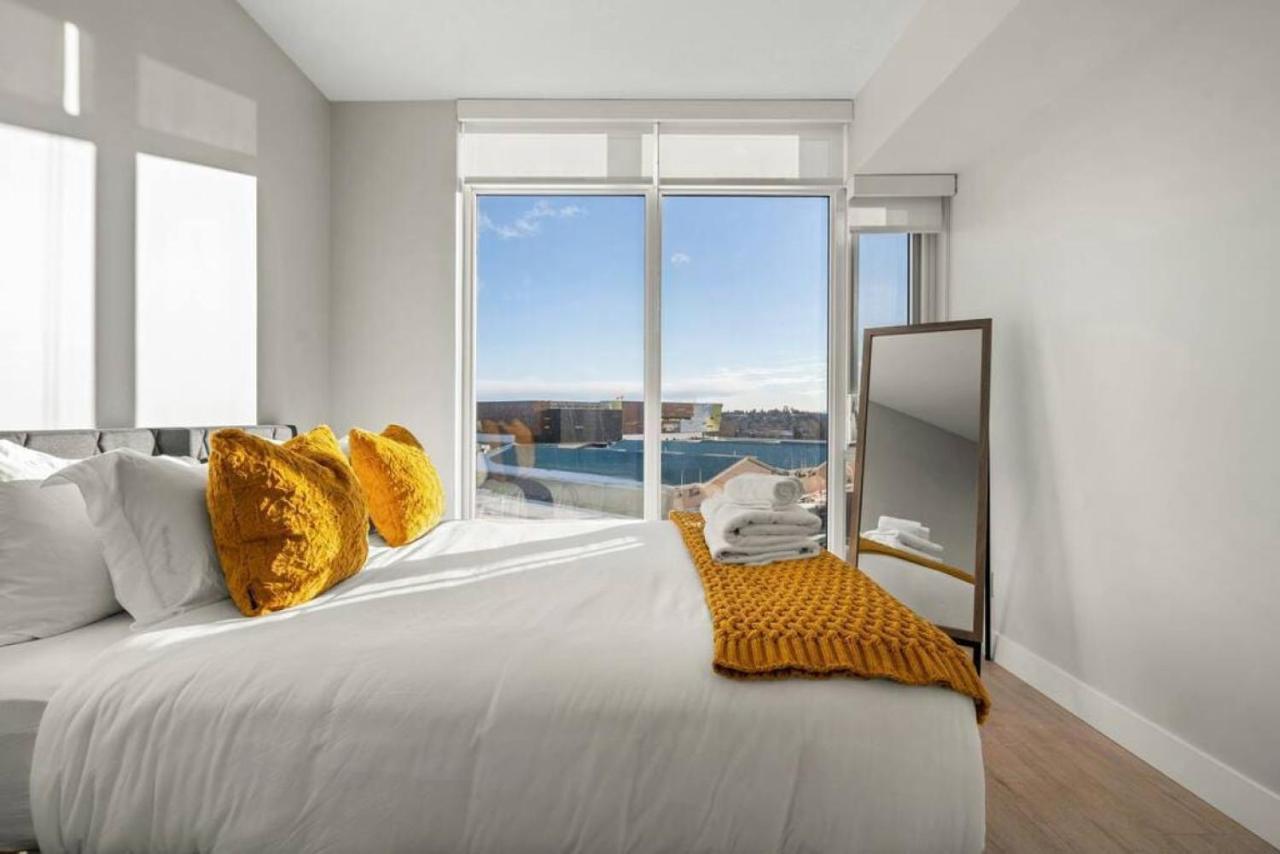 Luxury Apartment On The 9Th Floor Near Stampede, Complimentary Wine, 2 Car Ug Parking Calgary Extérieur photo