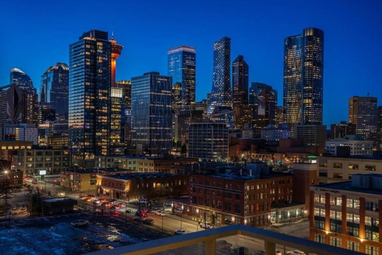 Luxury Apartment On The 9Th Floor Near Stampede, Complimentary Wine, 2 Car Ug Parking Calgary Extérieur photo