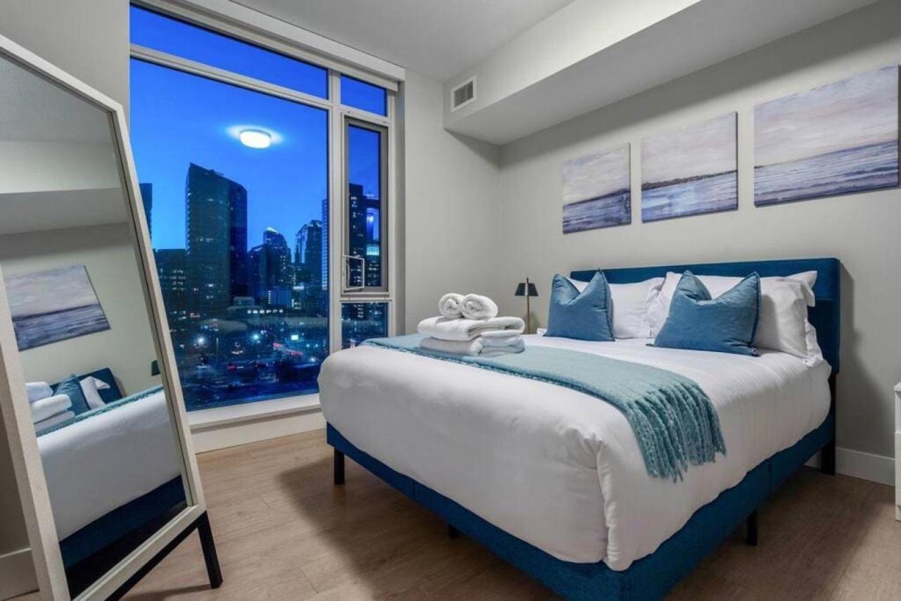 Luxury Apartment On The 9Th Floor Near Stampede, Complimentary Wine, 2 Car Ug Parking Calgary Extérieur photo