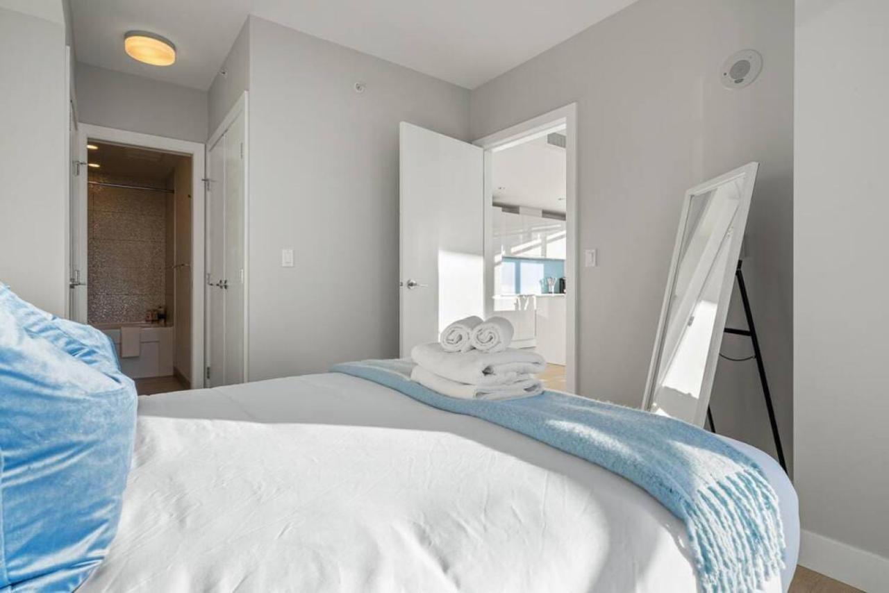 Luxury Apartment On The 9Th Floor Near Stampede, Complimentary Wine, 2 Car Ug Parking Calgary Extérieur photo