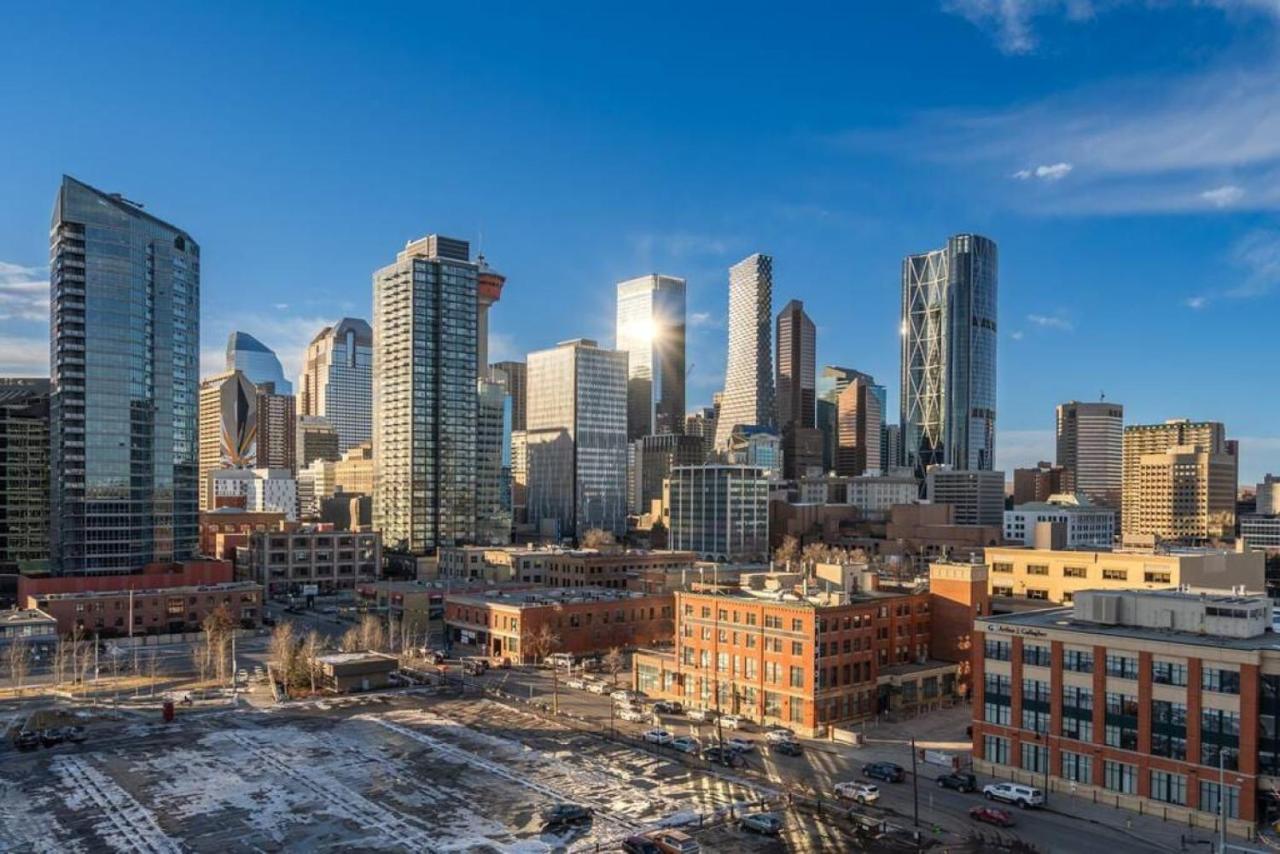 Luxury Apartment On The 9Th Floor Near Stampede, Complimentary Wine, 2 Car Ug Parking Calgary Extérieur photo